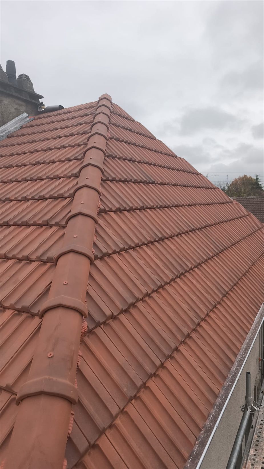 Avant après d'une toiture rénovée en Seine-et-Marne